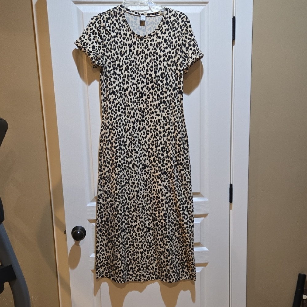 Old Navy Leopard Print T-shirt Dress. Size Small.